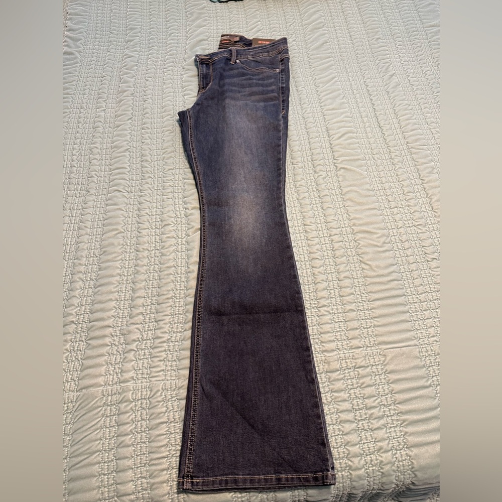 NWT Torrid mid rise luxe slim boot jeans